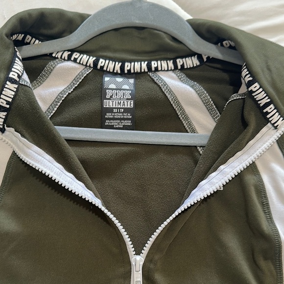 PINK‎ Victoria's Secret Olive and White Turtleneck Sweater - Picture 4 of 5